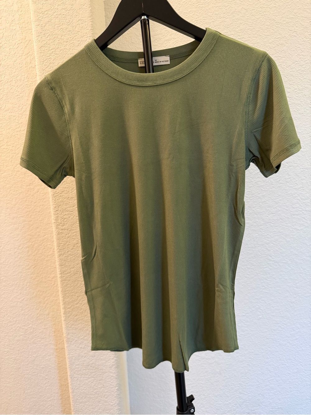 Zenana Outfitters Olive Ribbed Short Sleeve Crew Neck Tee M NWOT